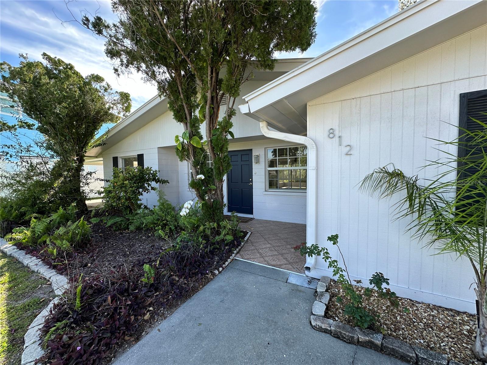 Image 2 of 35 For 812 Bayview Drive