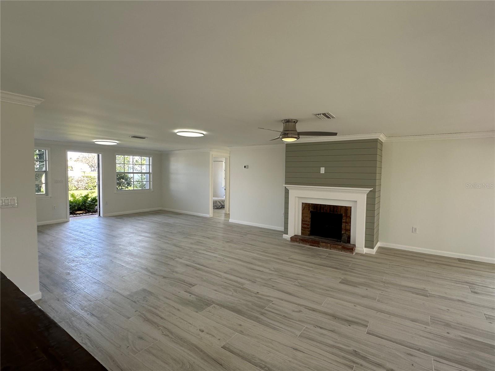 Image 21 of 35 For 812 Bayview Drive