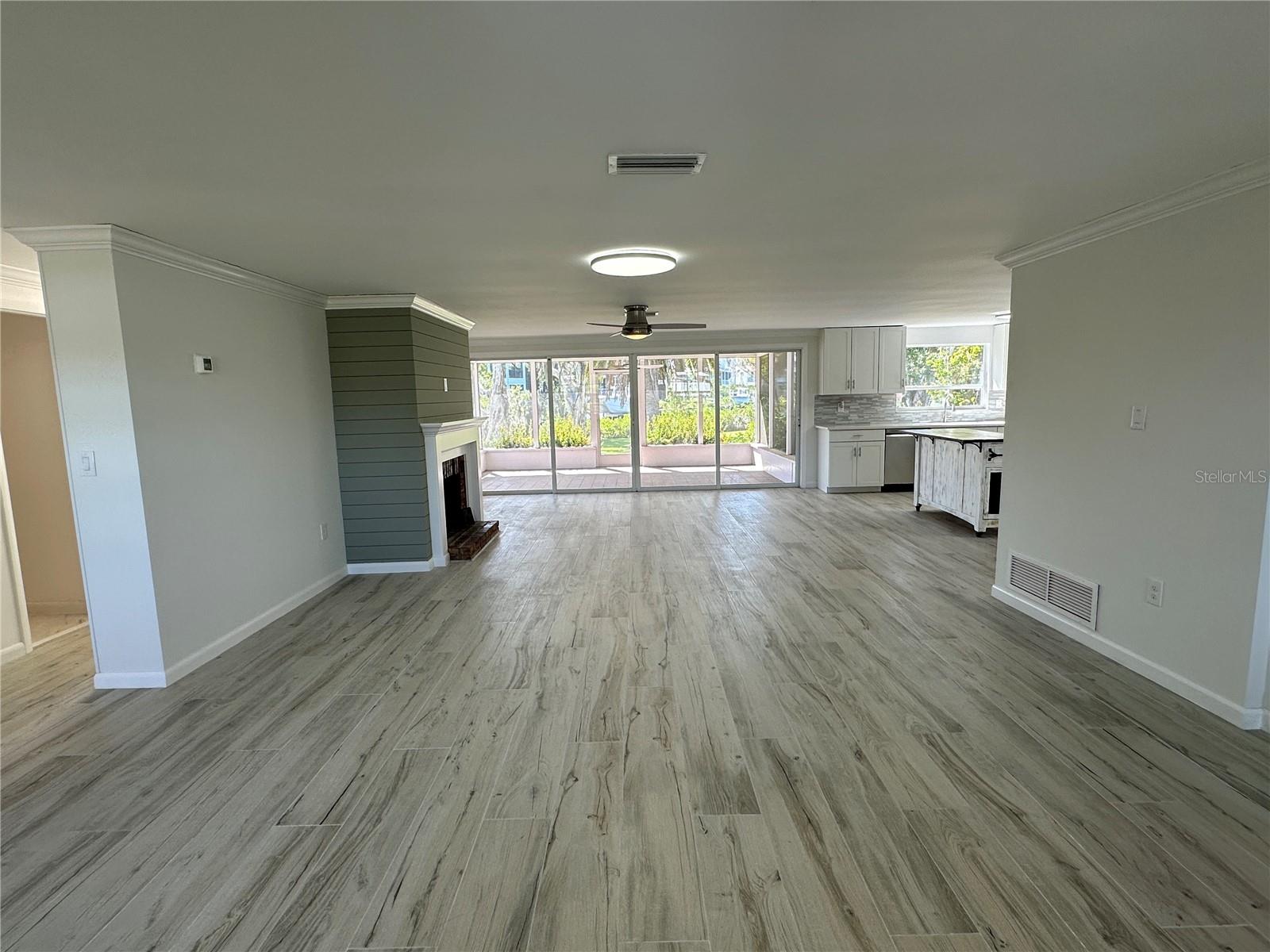 Image 3 of 35 For 812 Bayview Drive