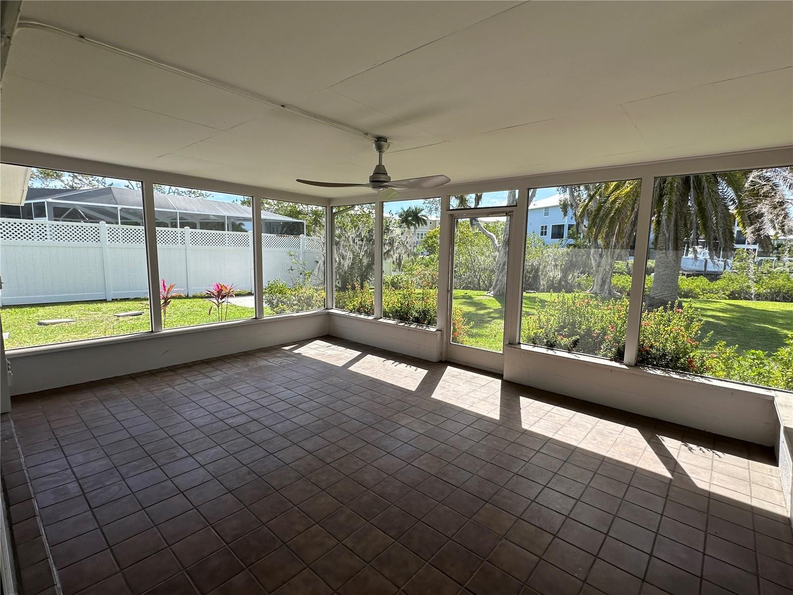 Image 30 of 35 For 812 Bayview Drive