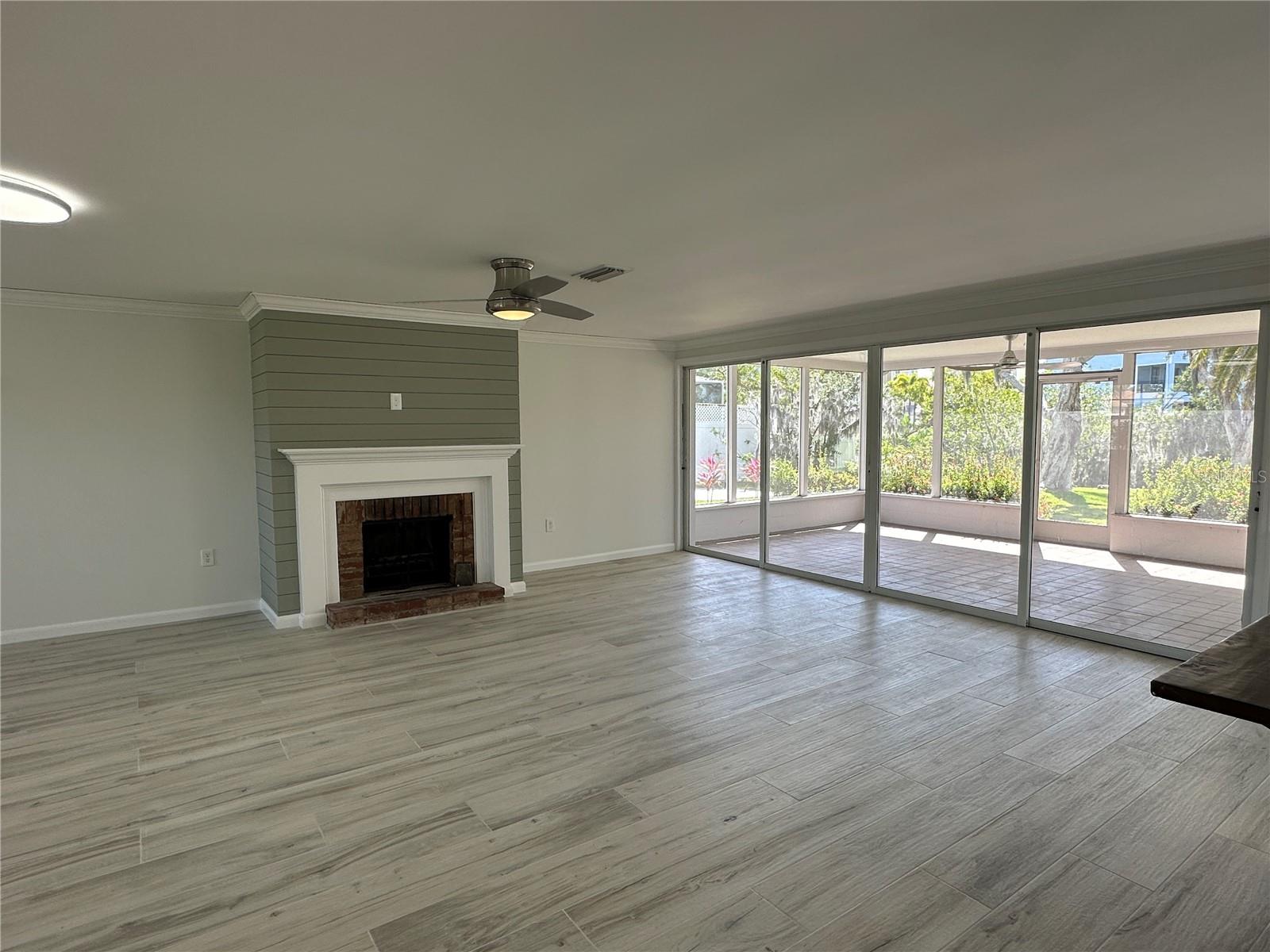 Image 7 of 35 For 812 Bayview Drive