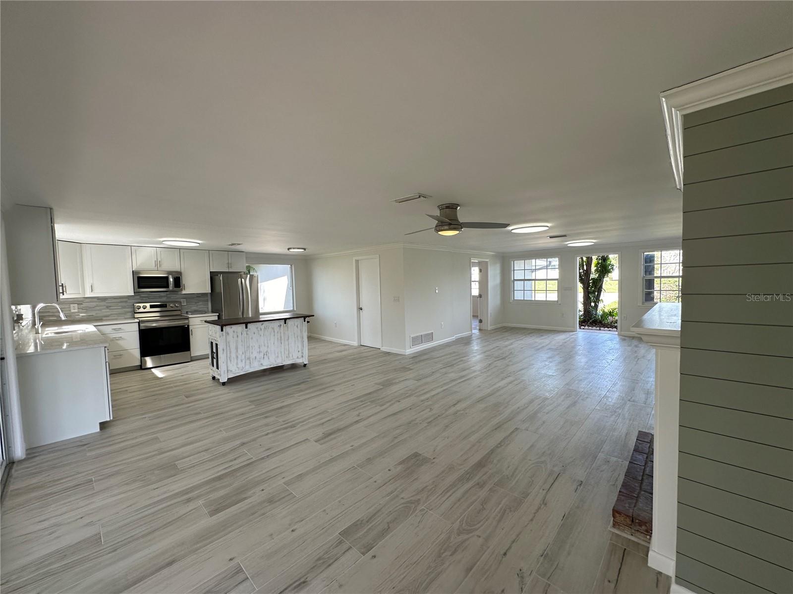 Image 9 of 35 For 812 Bayview Drive