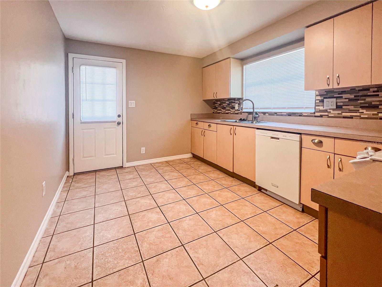 Image 5 of 16 For 2137 Roselawn Street A