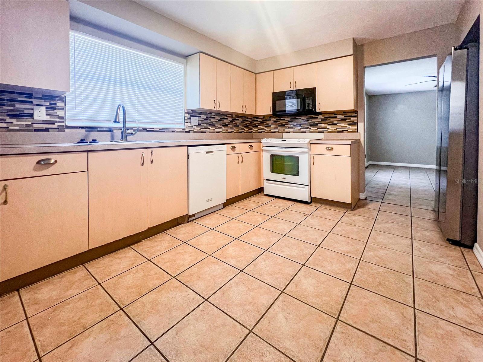 Image 6 of 16 For 2137 Roselawn Street A