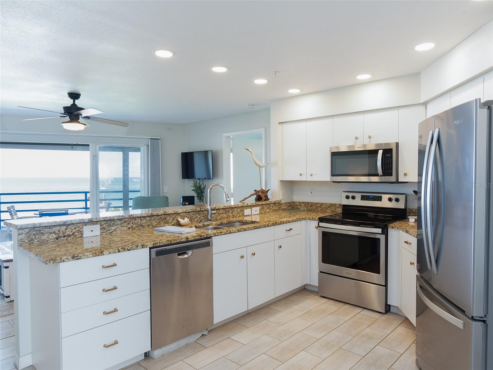 Image 11 of 37 For 2400 Beach Road 1