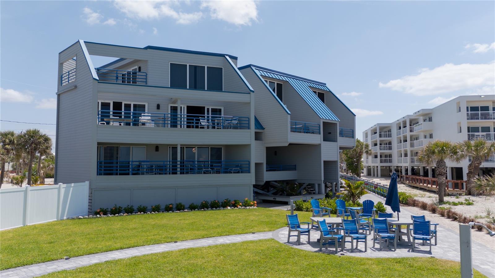Image 9 of 37 For 2400 Beach Road 1