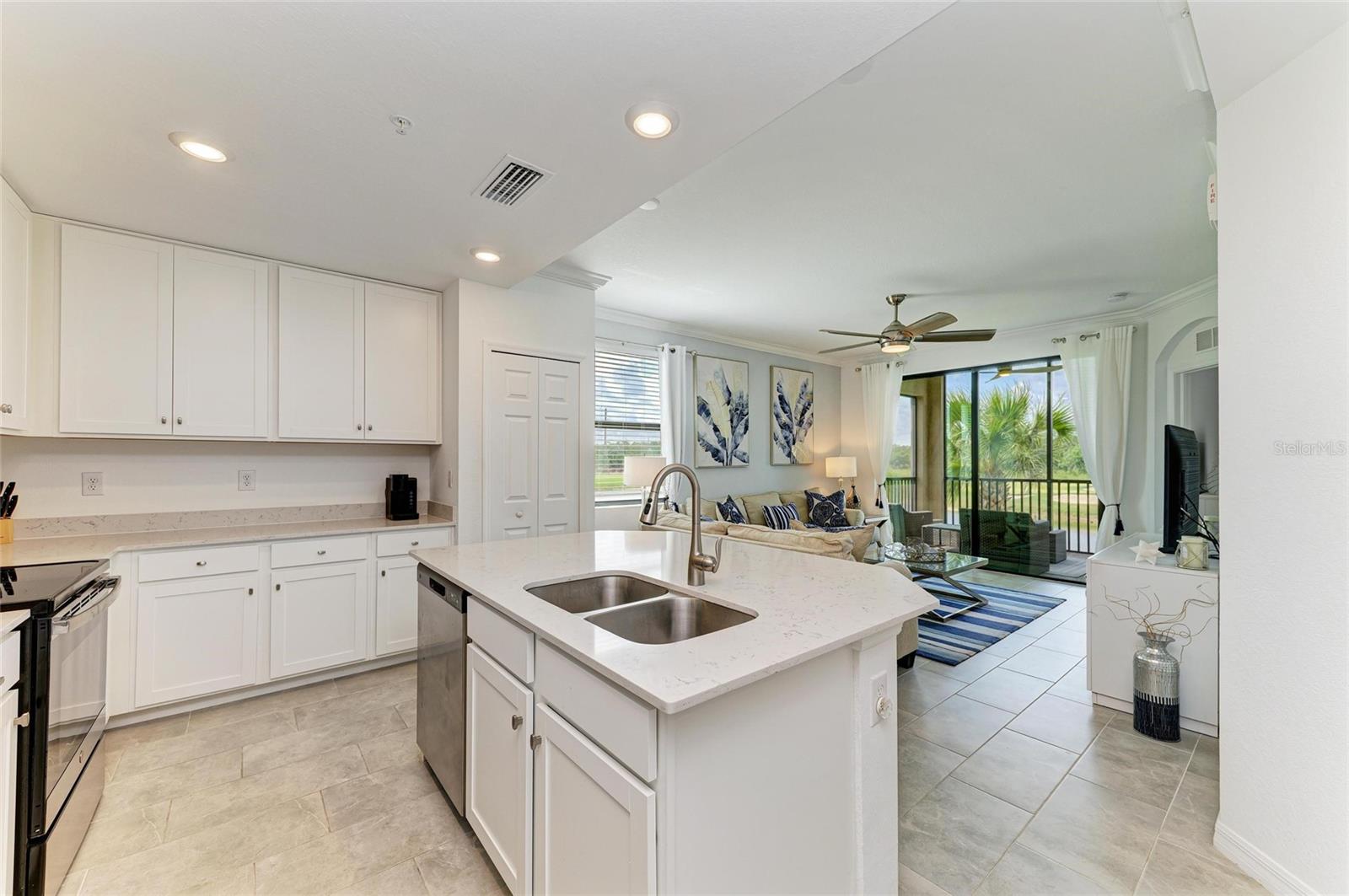 Image 13 of 77 For 18114 Gawthrop Drive 201