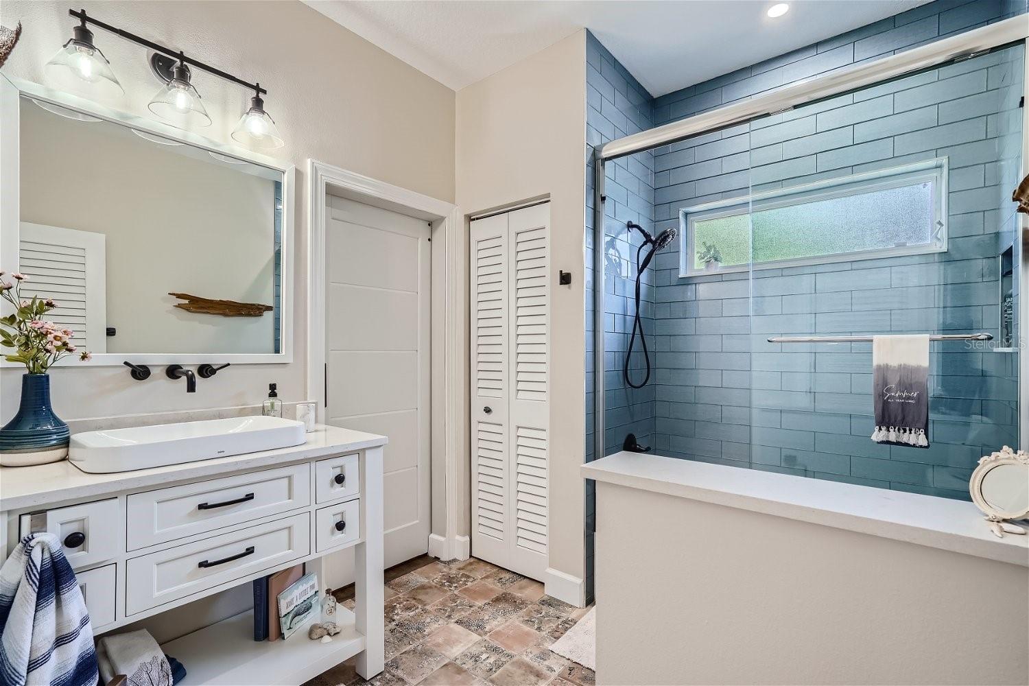 Image 27 of 41 For 11367 Perico Isle Circle
