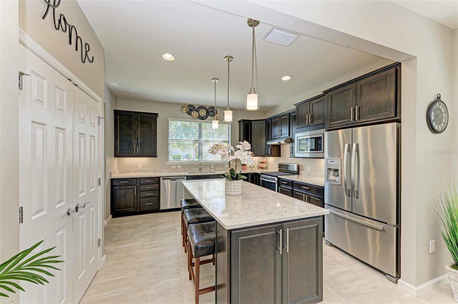 Image 17 of 47 For 6739 Haverhill Court