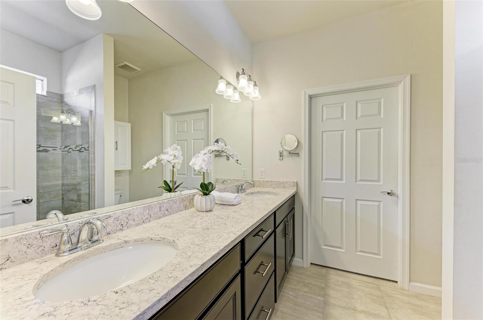 Image 26 of 47 For 6739 Haverhill Court