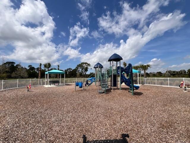 Image 32 of 35 For 10337 Canaveral Circle