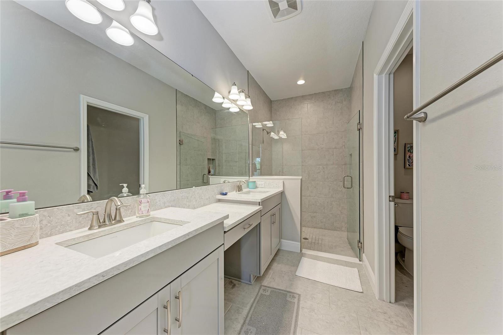 Image 12 of 27 For 12476 Oak Hill Way