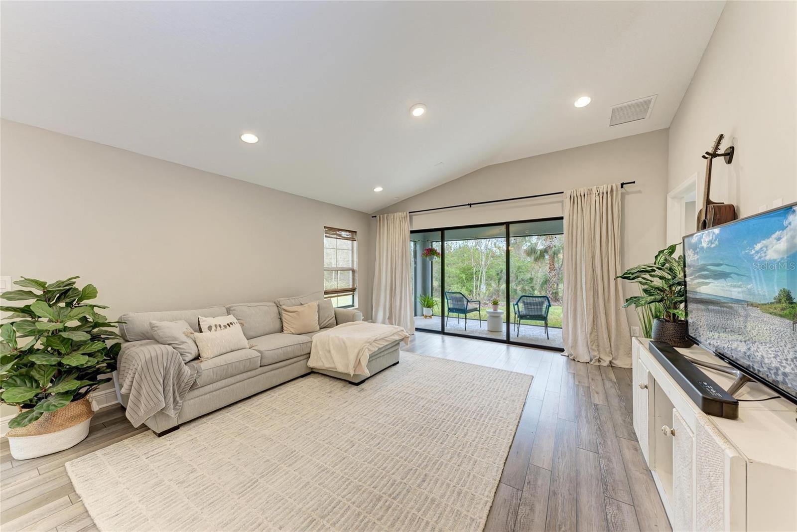 Image 6 of 27 For 12476 Oak Hill Way