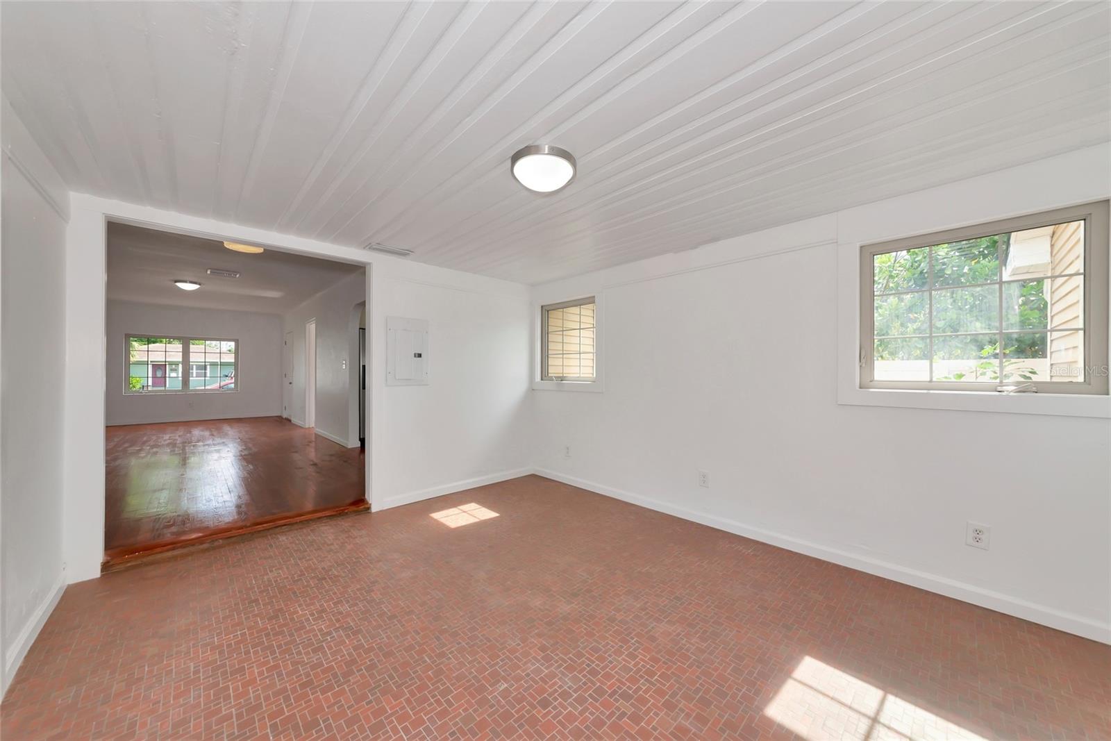 Image 10 of 17 For 2620 8th Avenue N
