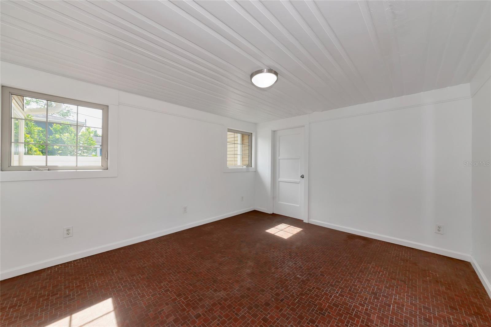 Image 11 of 17 For 2620 8th Avenue N