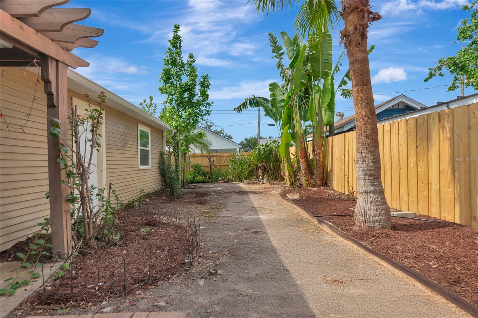 Image 15 of 17 For 2620 8th Avenue N