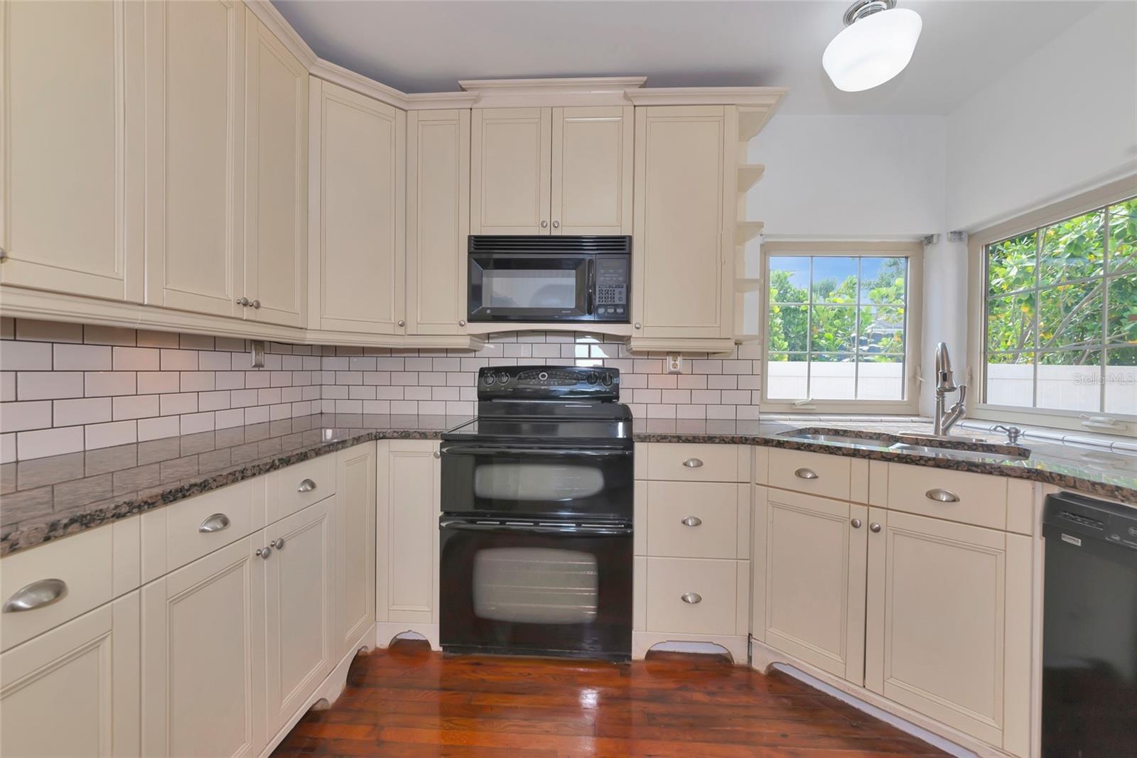 Image 4 of 17 For 2620 8th Avenue N