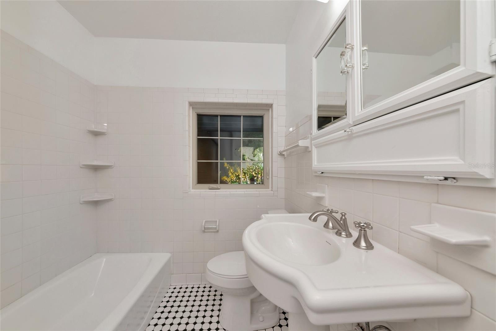 Image 6 of 17 For 2620 8th Avenue N