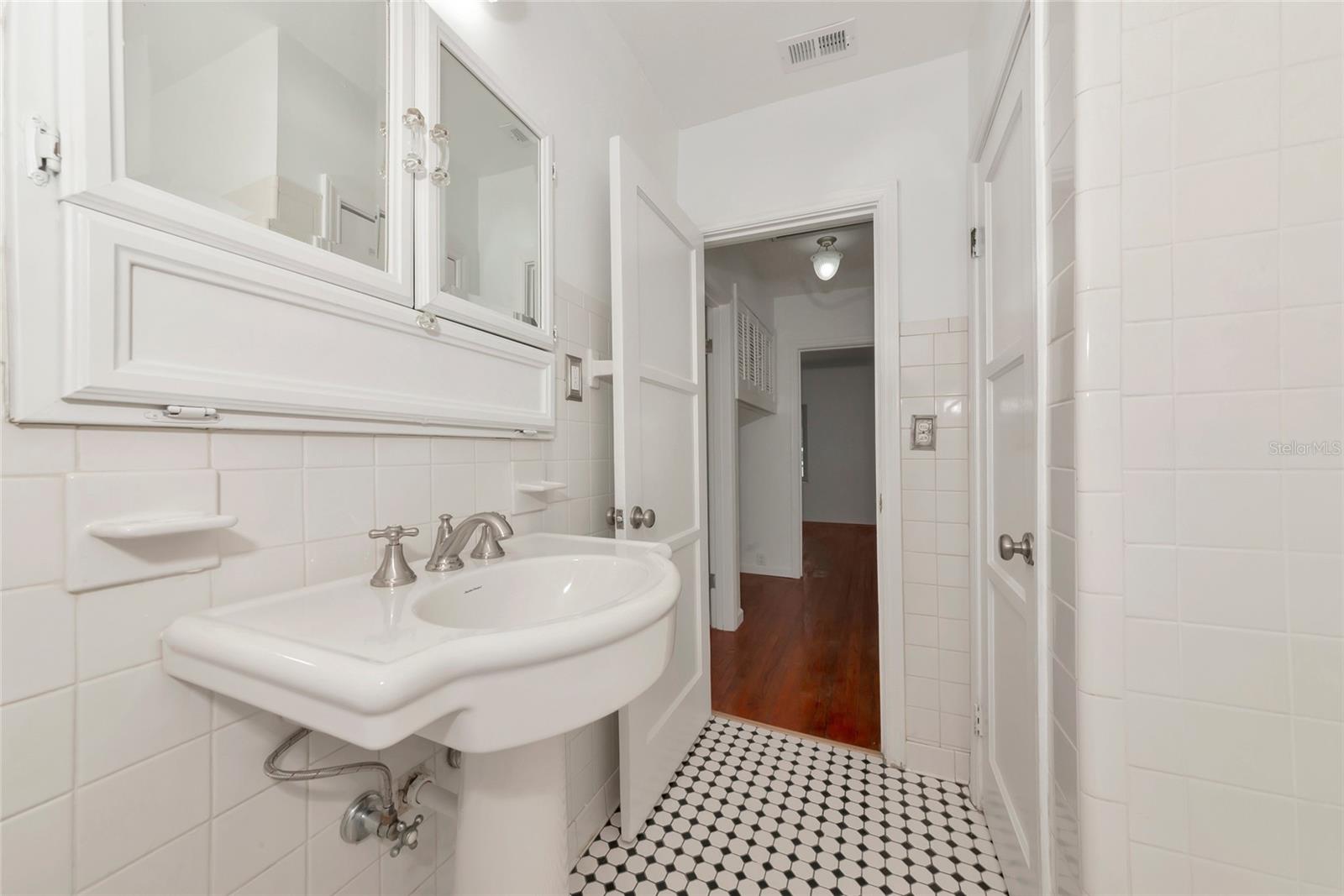 Image 7 of 17 For 2620 8th Avenue N