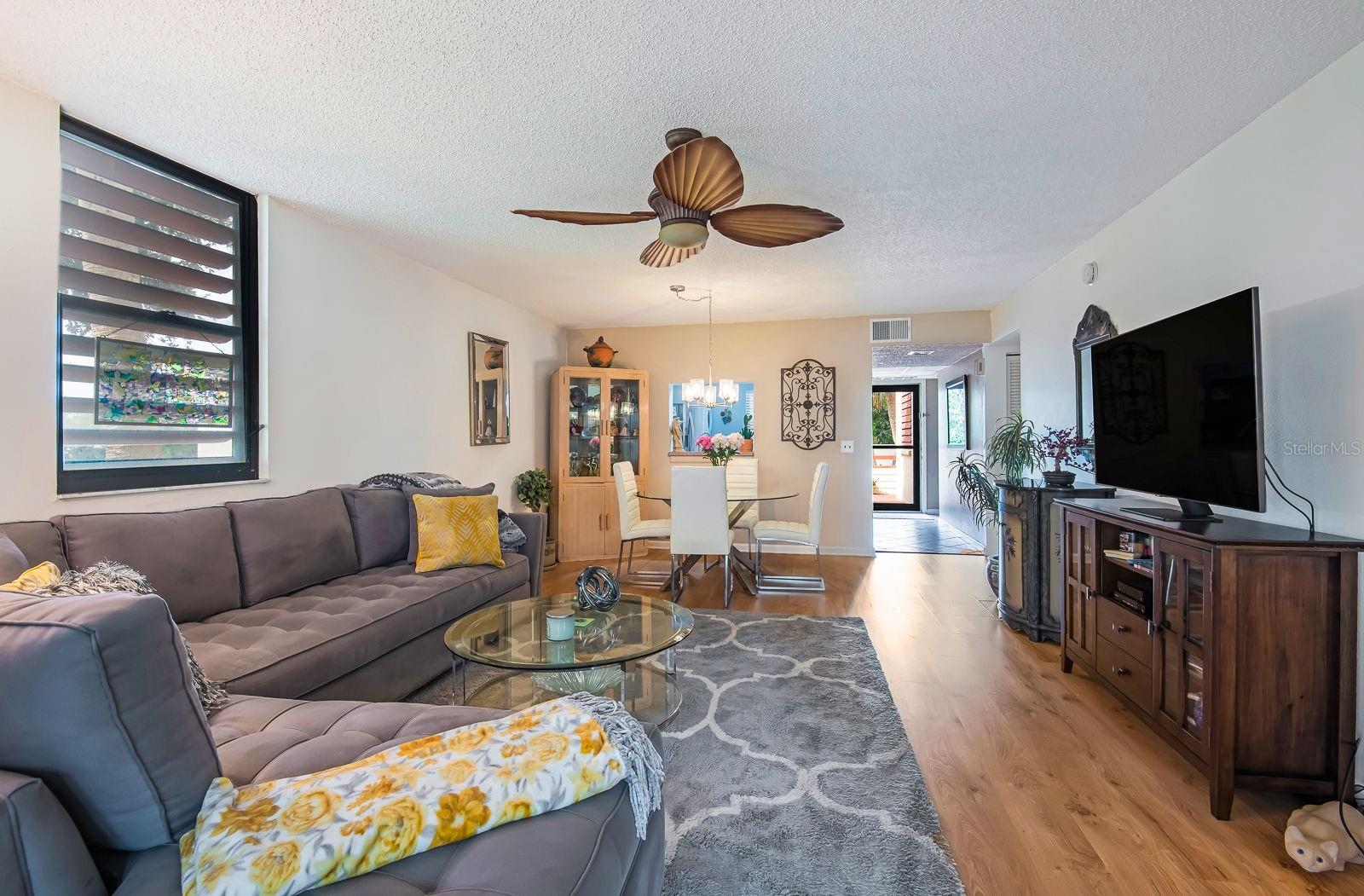 Image 19 of 39 For 523 Spring Lakes Boulevard