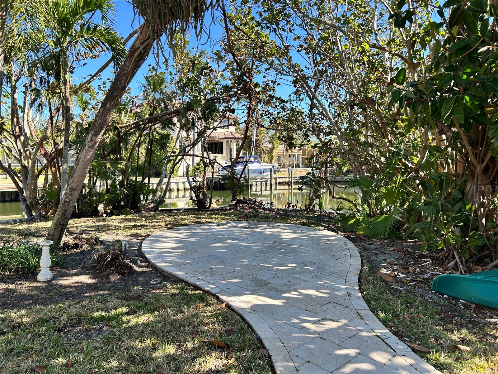 Image 5 of 5 For 940 Siesta Key Place Place