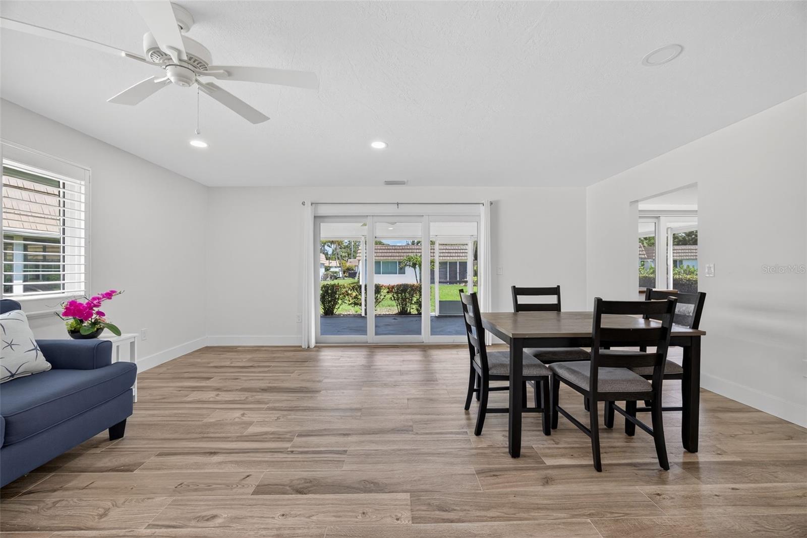 Image 6 of 34 For 2733 Riverbluff Place V57