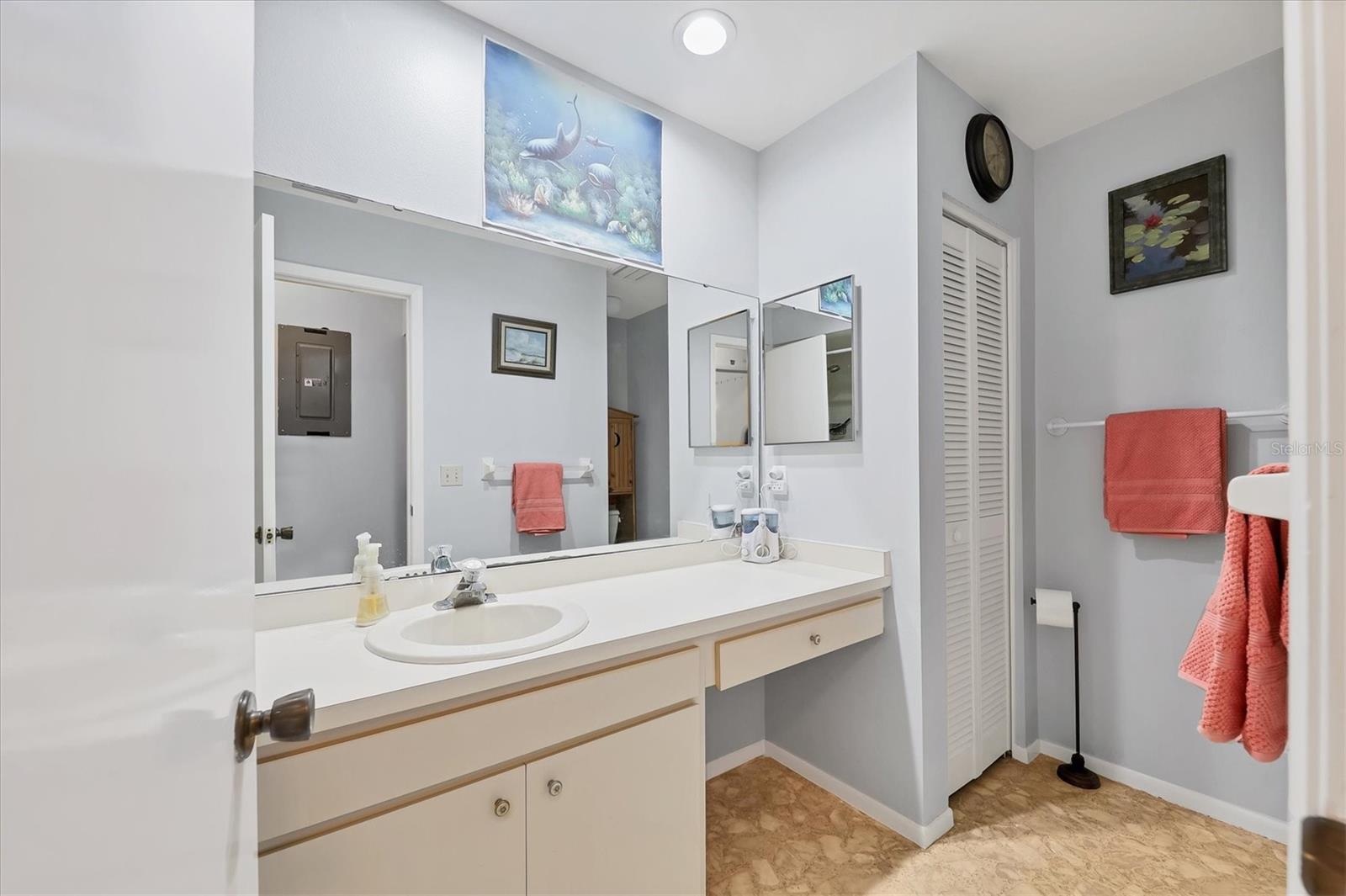 Image 14 of 29 For 3336 Tallywood Court 7084