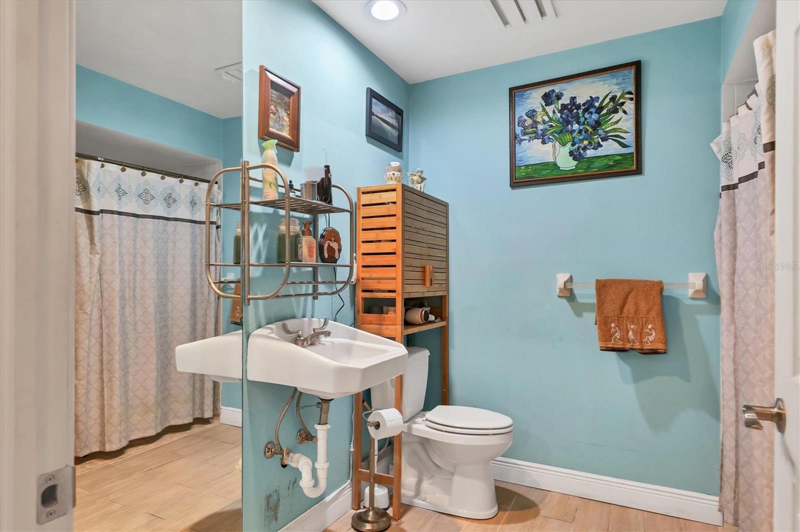 Image 17 of 29 For 3336 Tallywood Court 7084