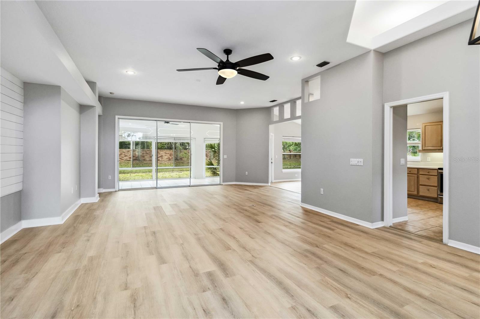 Image 12 of 55 For 7 Arbor Oaks Drive