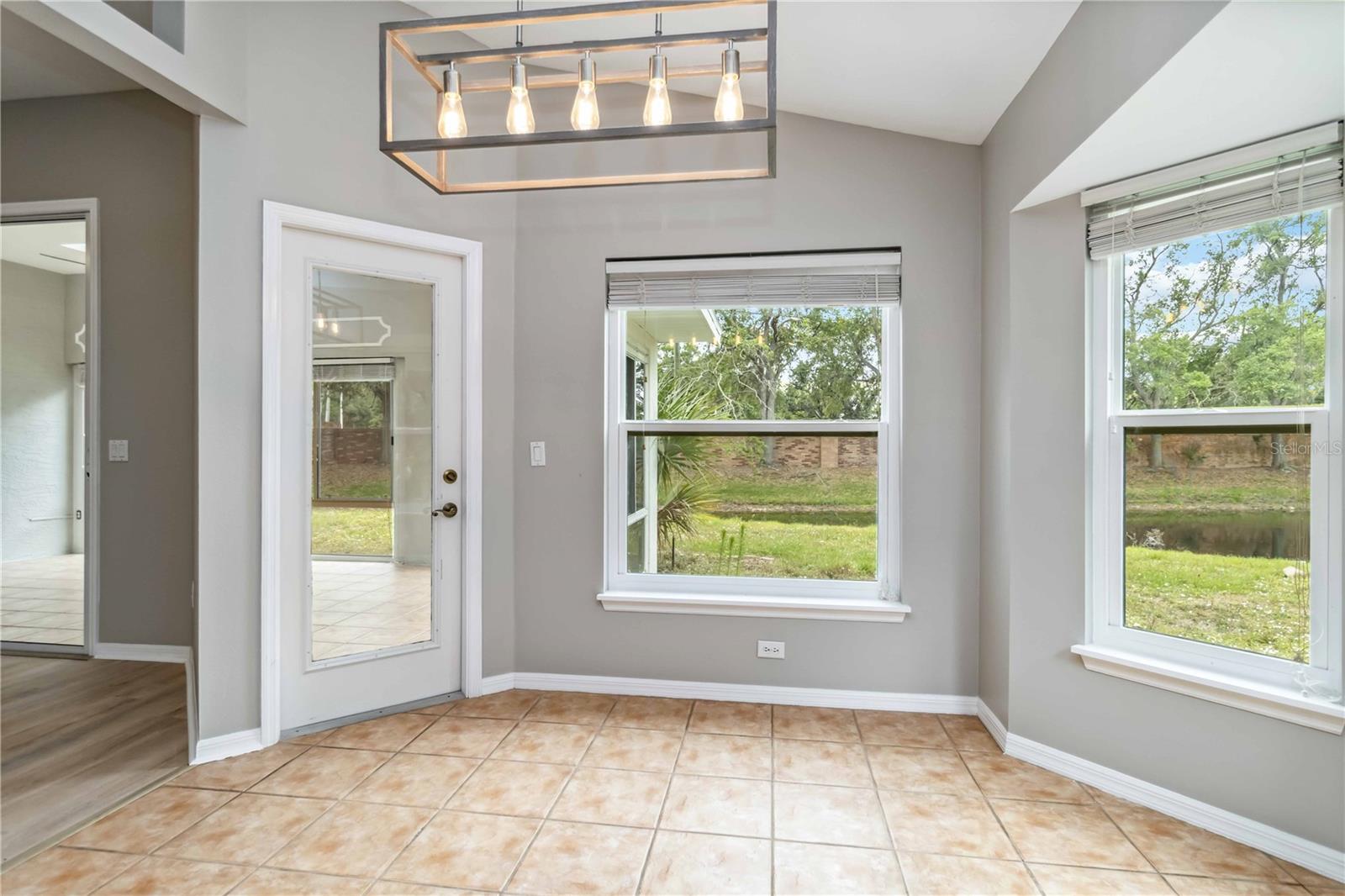 Image 41 of 55 For 7 Arbor Oaks Drive