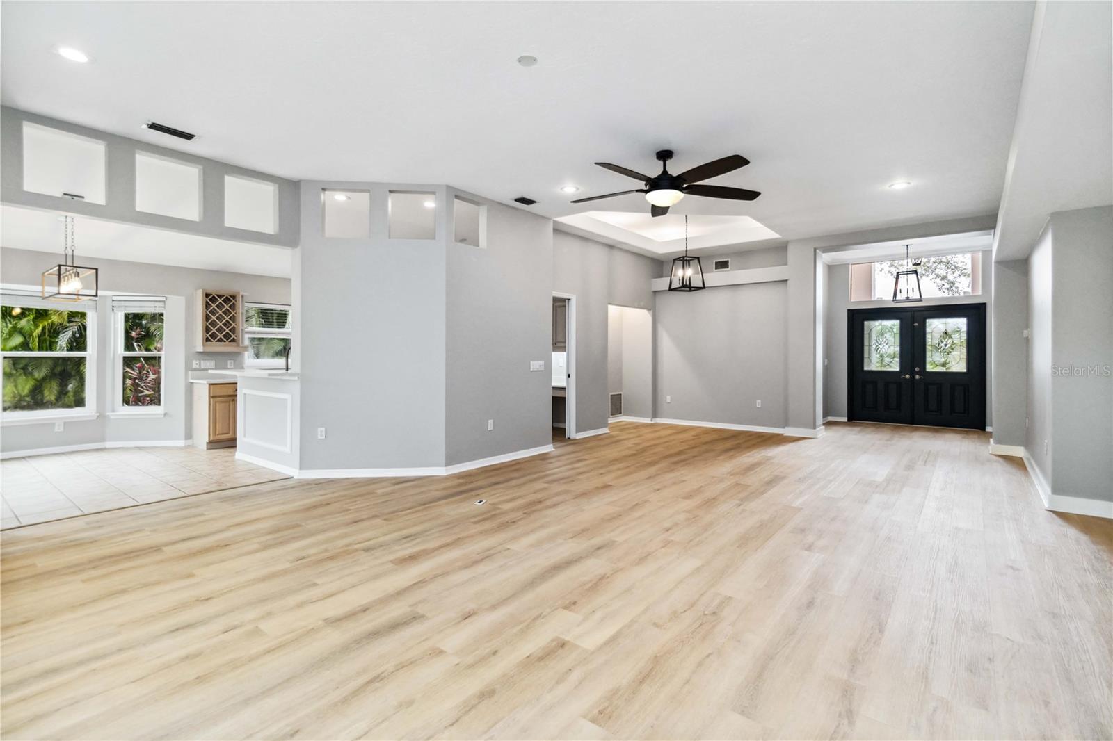 Image 7 of 55 For 7 Arbor Oaks Drive