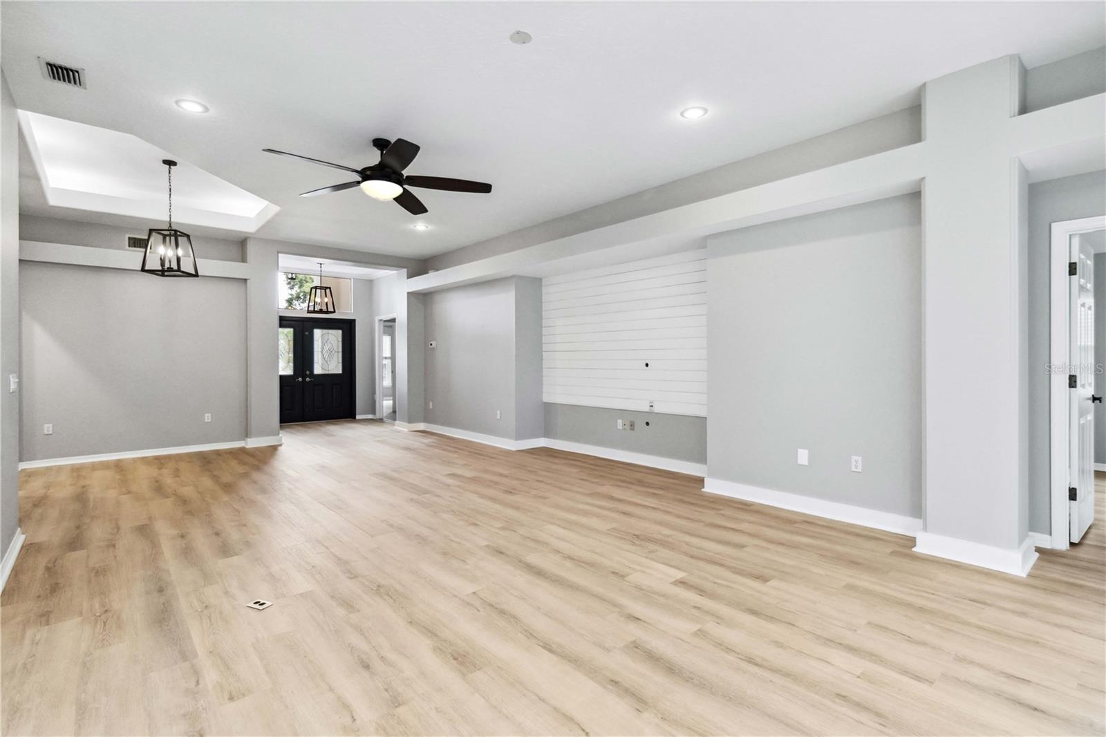 Image 8 of 55 For 7 Arbor Oaks Drive