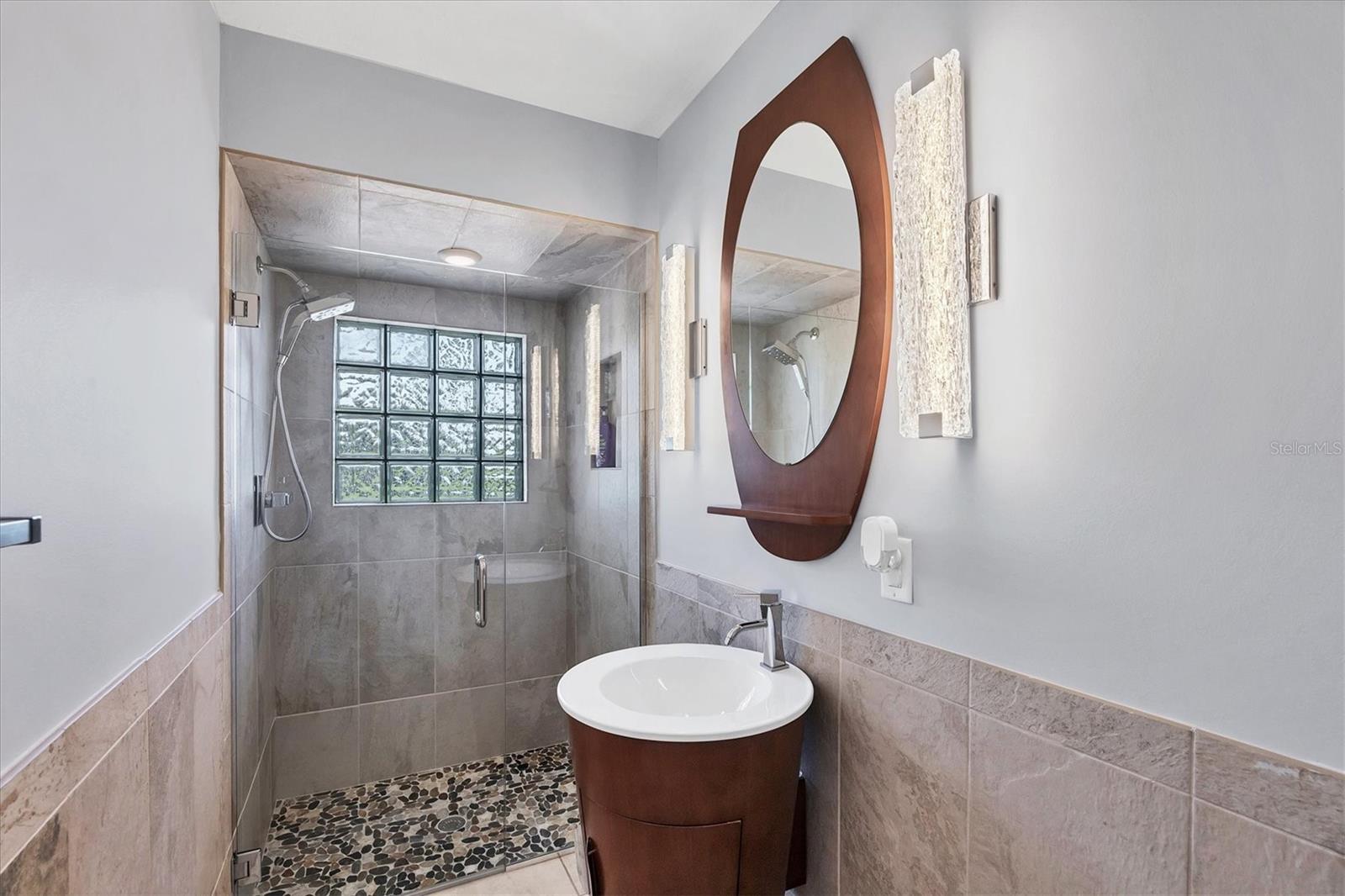 Image 16 of 40 For 2100 Oyster Creek Drive