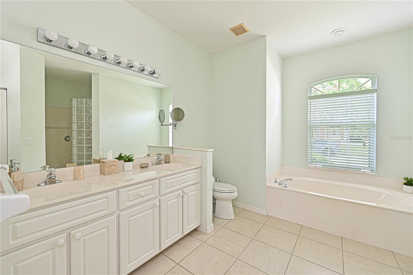 Image 17 of 33 For 3309 45th Avenue E