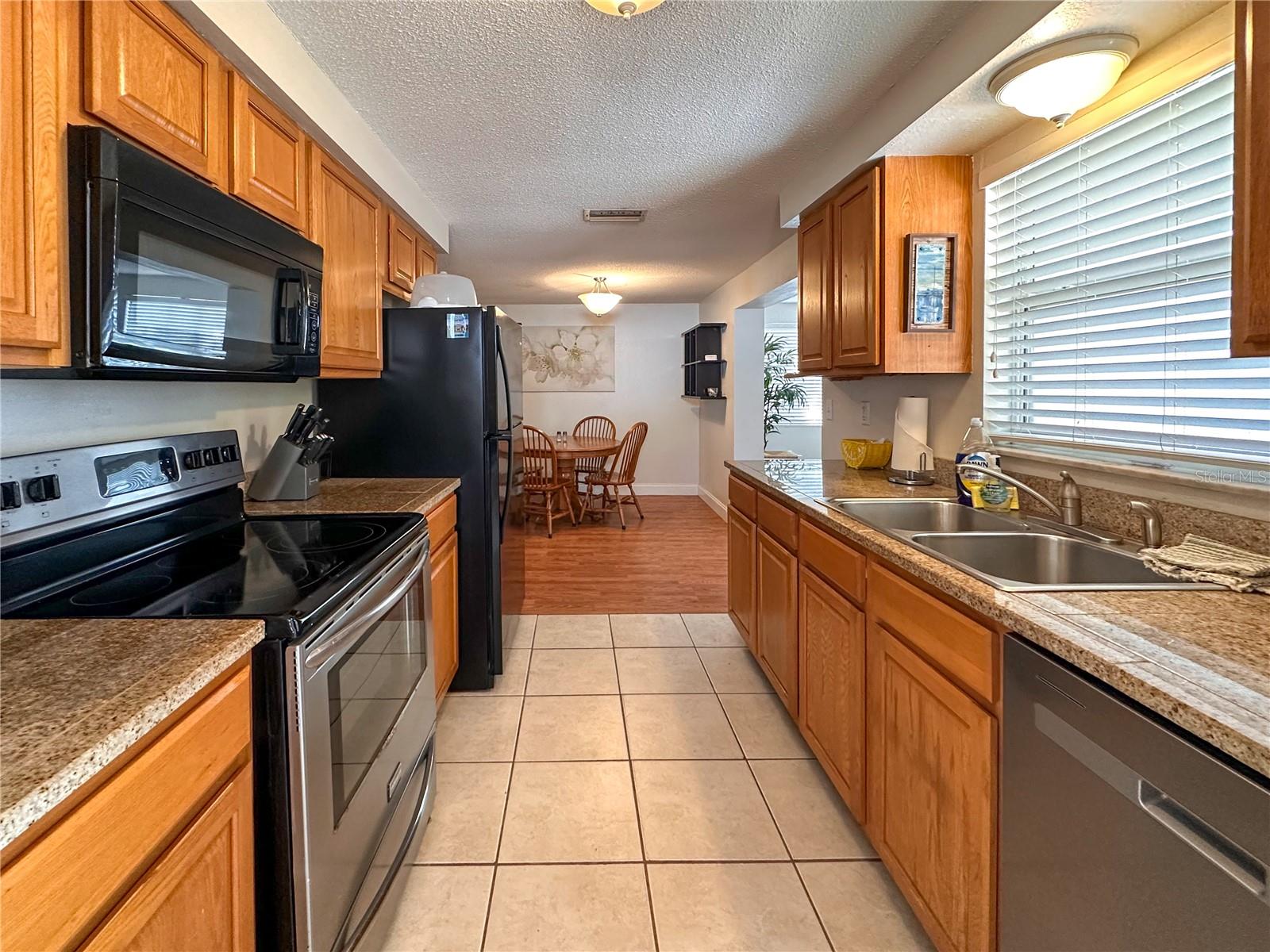 Image 10 of 41 For 5008 27th Avenue W