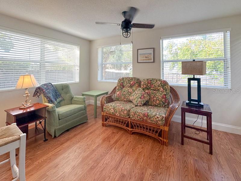 Image 12 of 41 For 5008 27th Avenue W