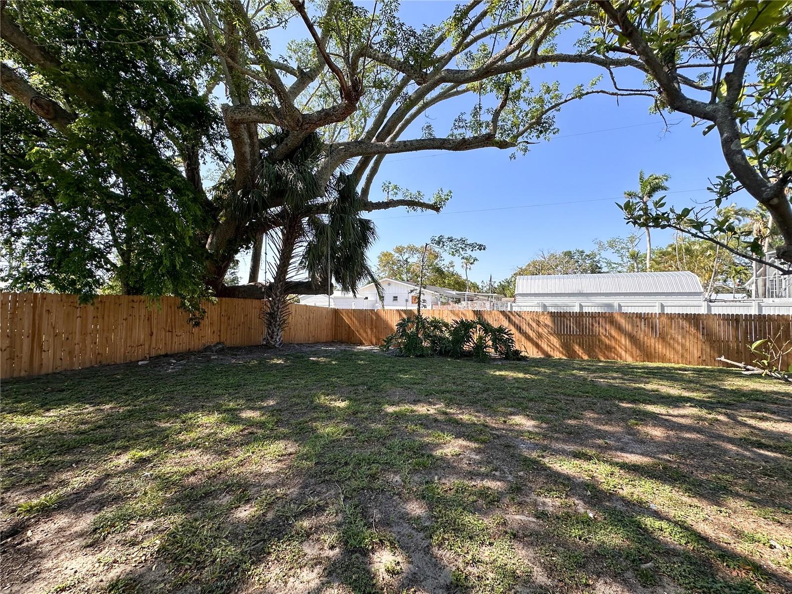 Image 4 of 41 For 5008 27th Avenue W