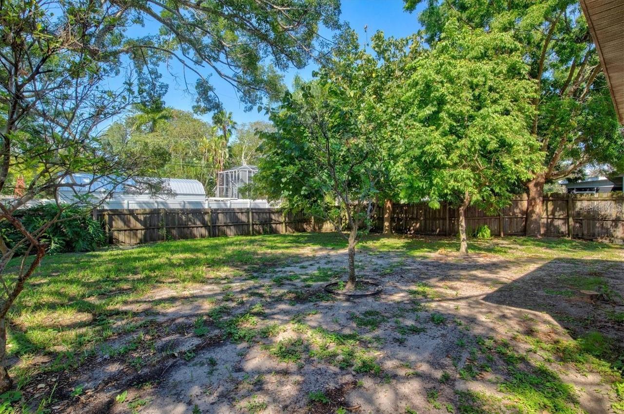 Image 5 of 41 For 5008 27th Avenue W