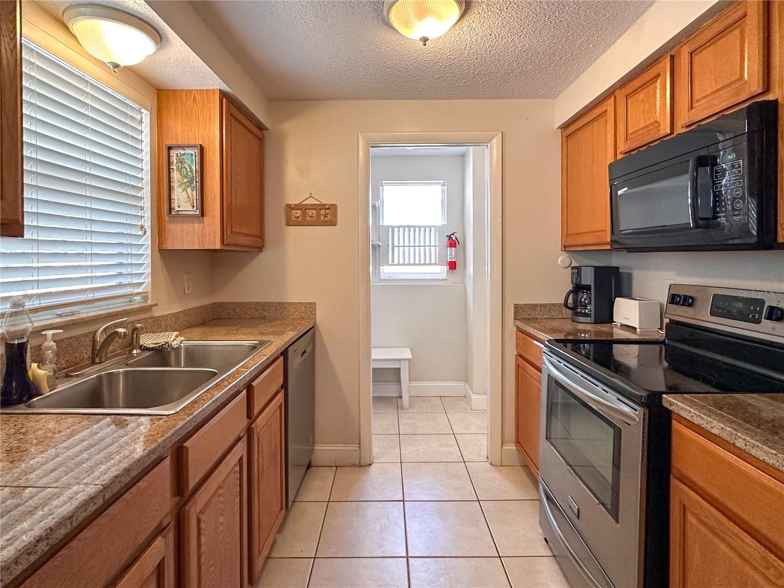 Image 8 of 41 For 5008 27th Avenue W