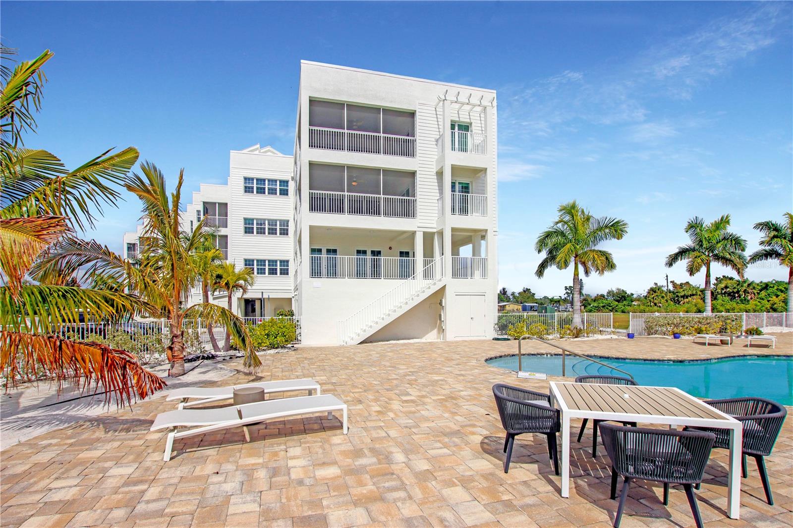 Image 9 of 13 For 14550 River Beach Drive 203
