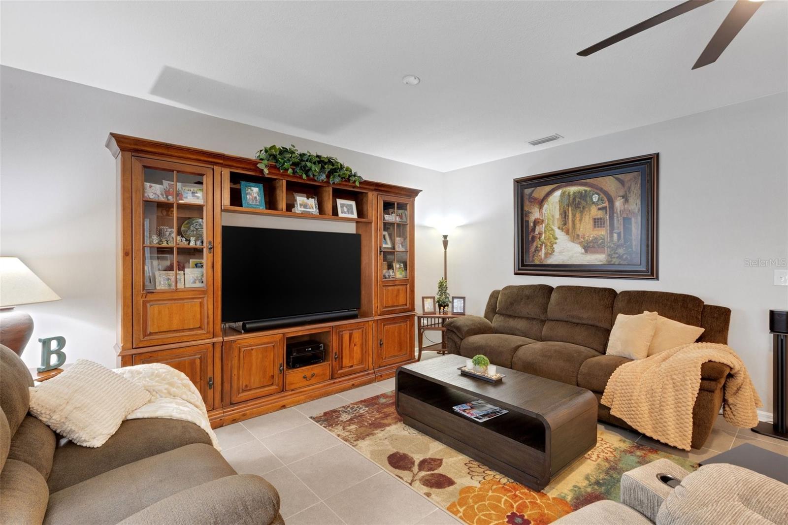 Listing photo id 9 for 5111 11th Street E