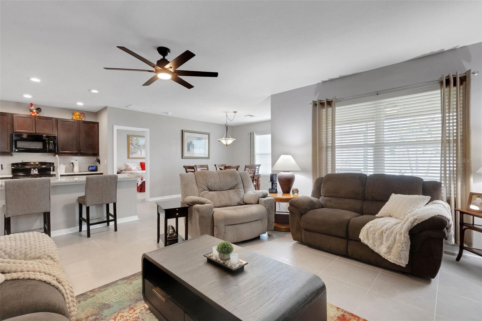 Listing photo id 11 for 5111 11th Street E
