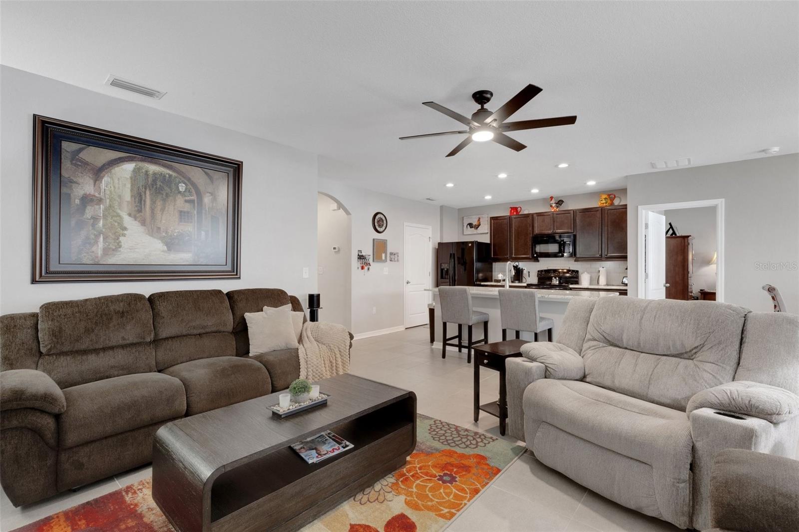 Listing photo id 12 for 5111 11th Street E