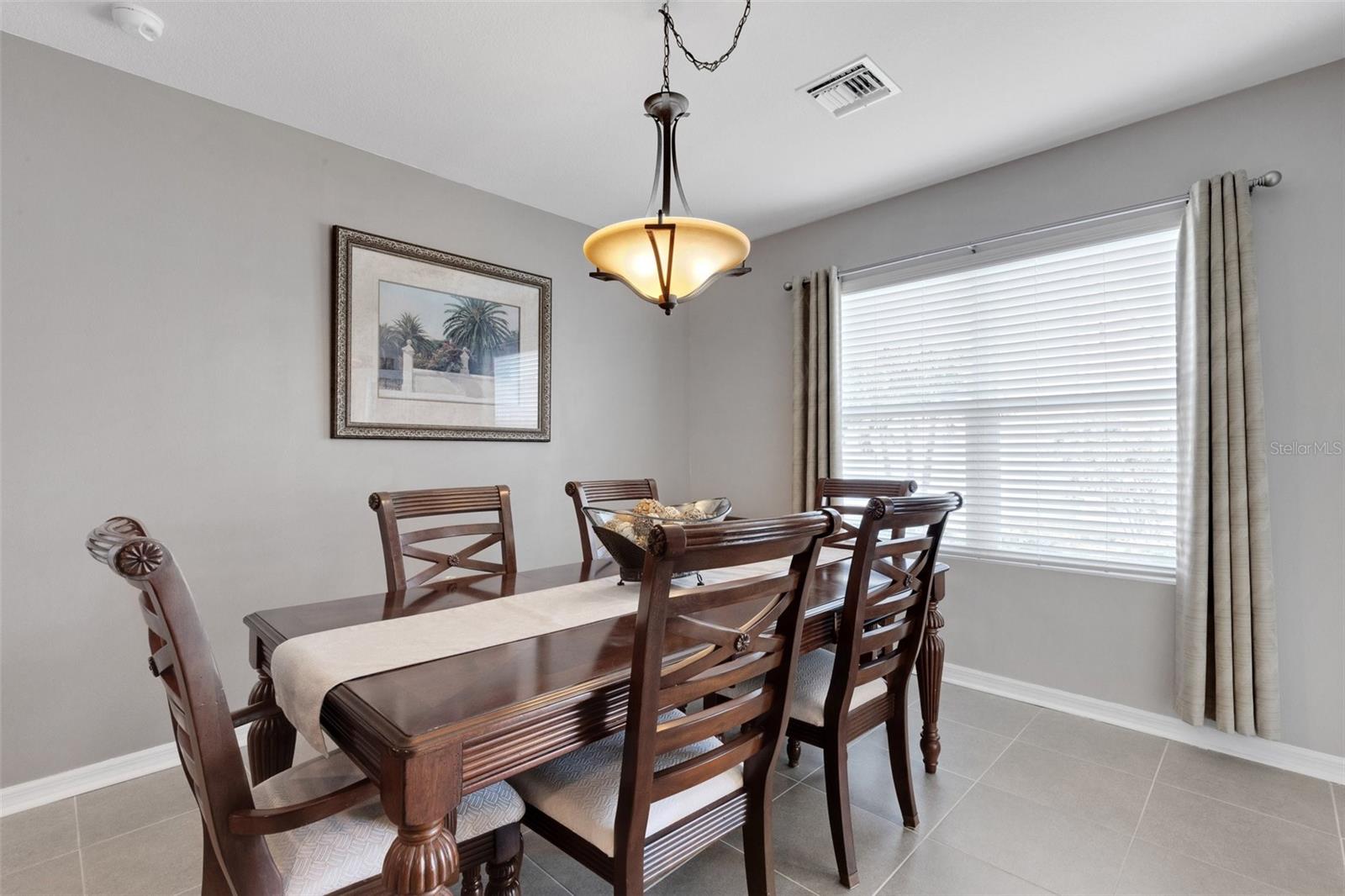 Listing photo id 13 for 5111 11th Street E