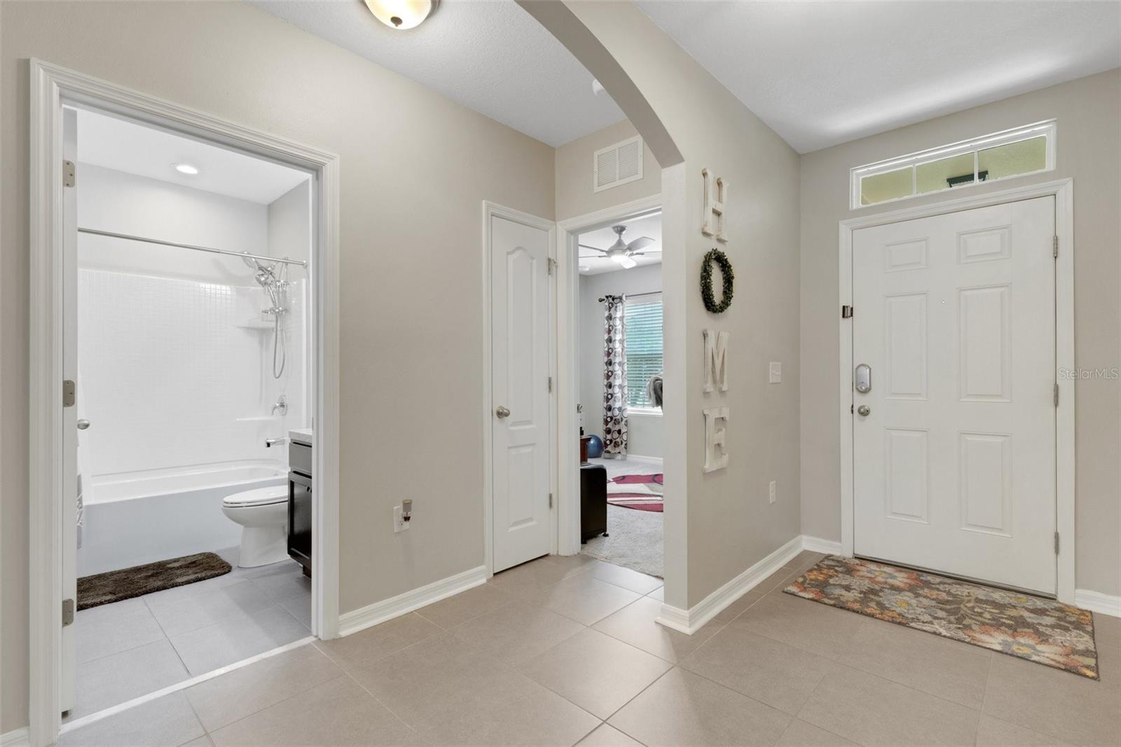 Listing photo id 0 for 5111 11th Street E