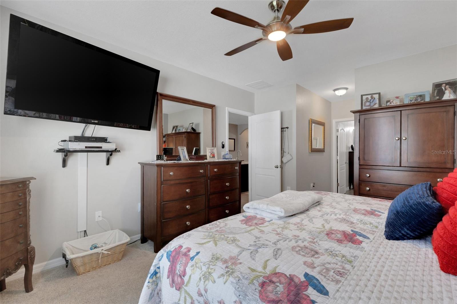 Listing photo id 20 for 5111 11th Street E