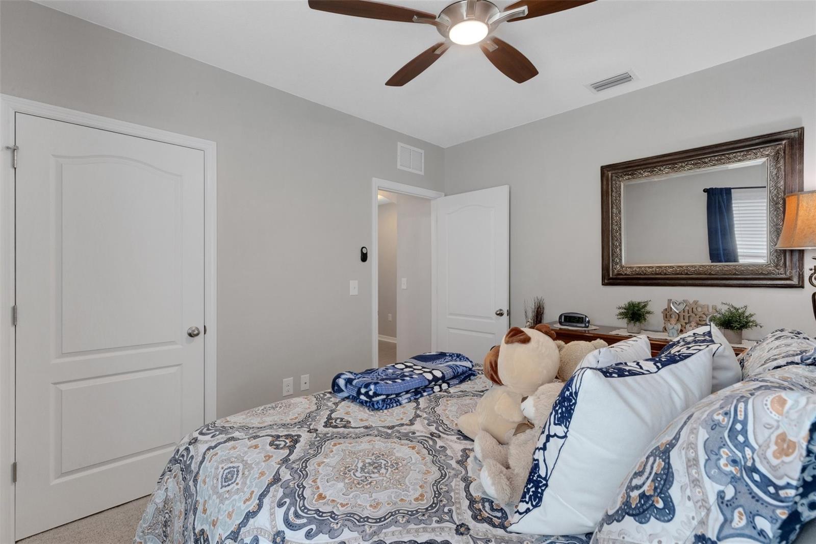 Listing photo id 25 for 5111 11th Street E