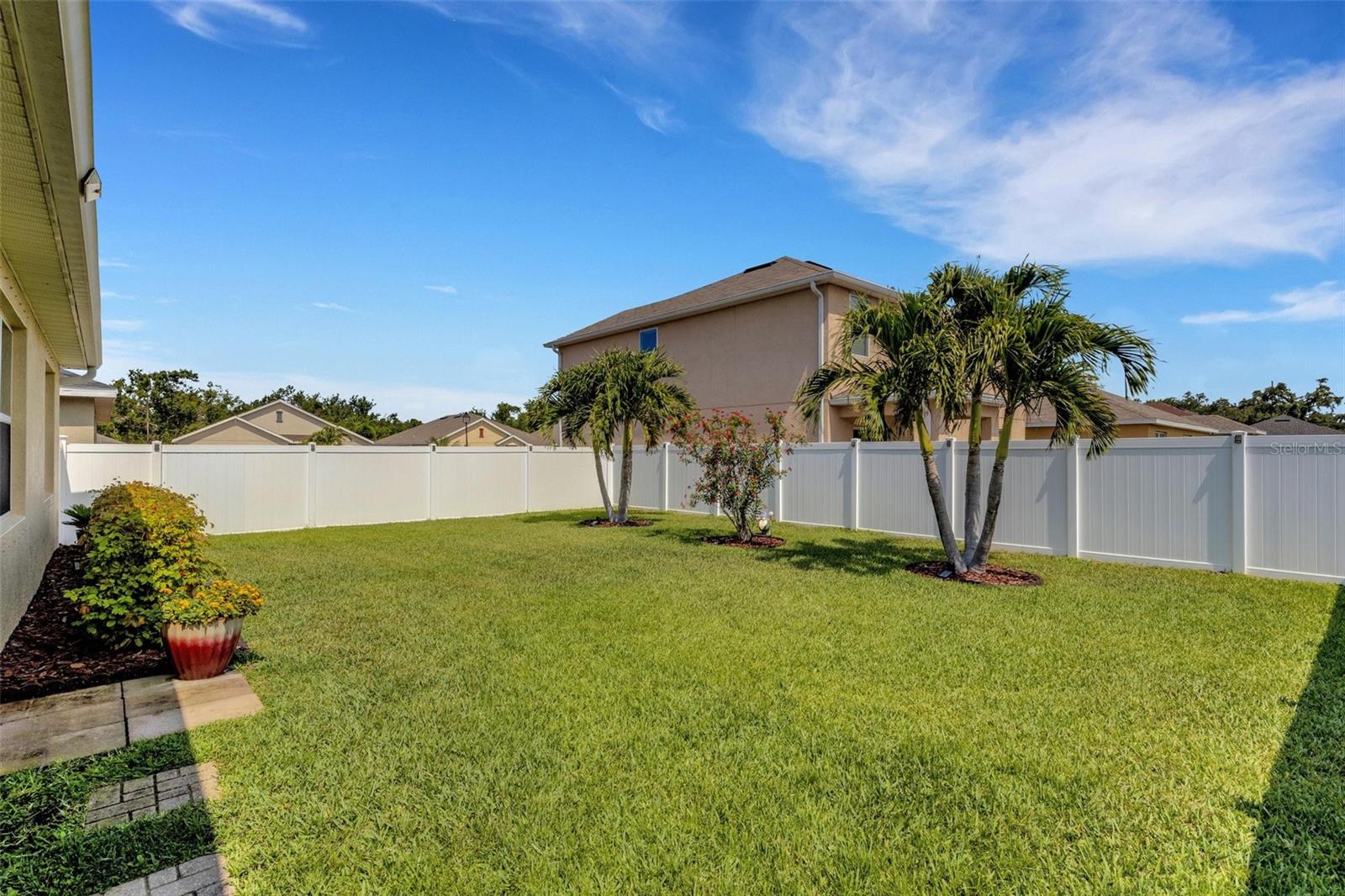 Listing photo id 33 for 5111 11th Street E