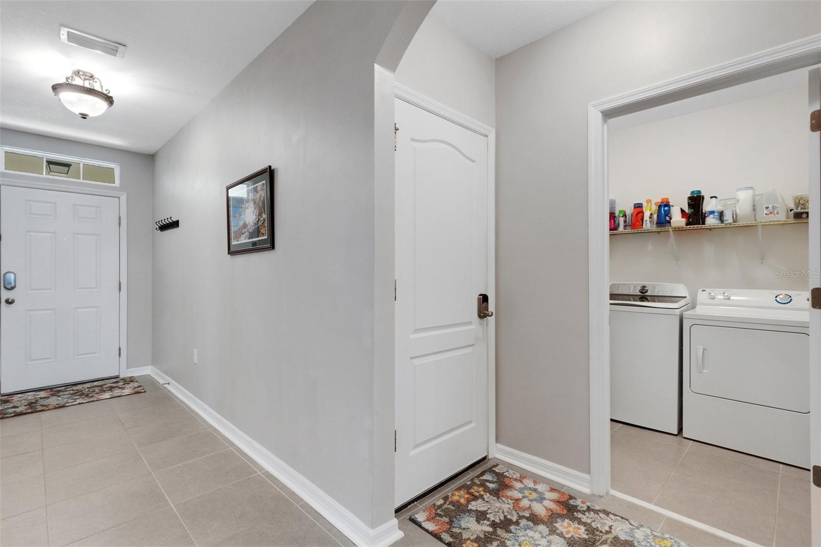 Listing photo id 3 for 5111 11th Street E