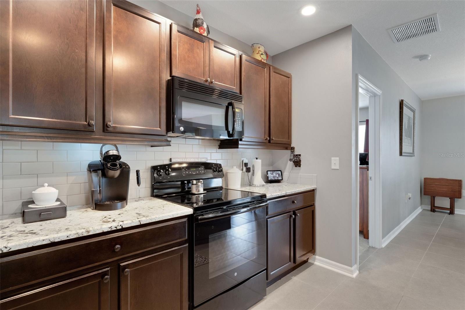 Listing photo id 5 for 5111 11th Street E